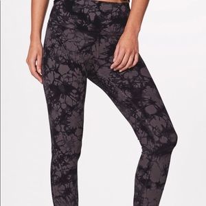 Lululemon shibori magnum Wunder under leggings